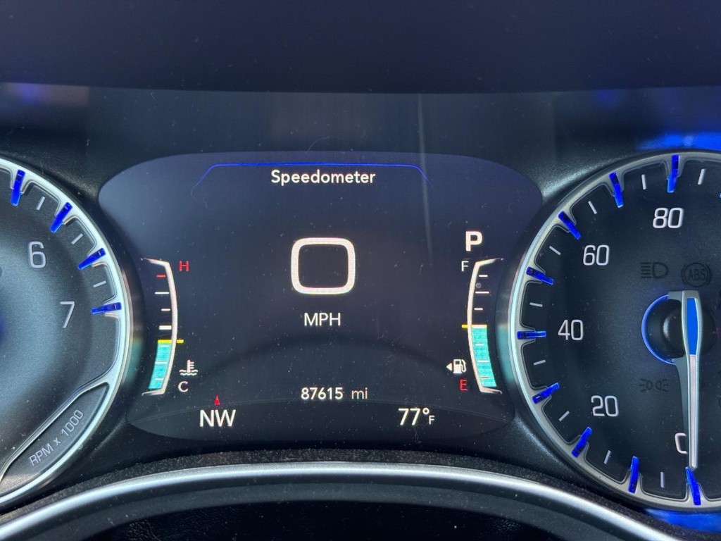 Chrysler Pacifica Vehicle Full-screen Gallery Image 23