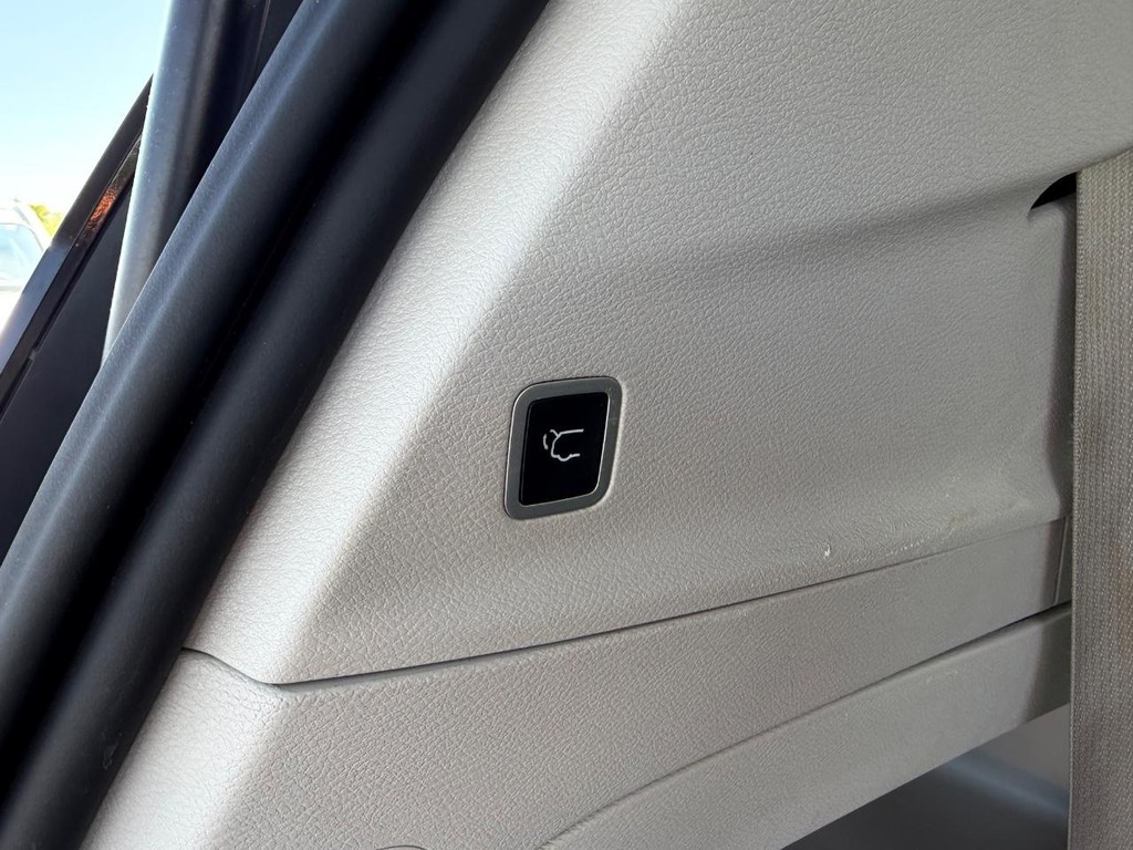 Chrysler Pacifica Vehicle Full-screen Gallery Image 06