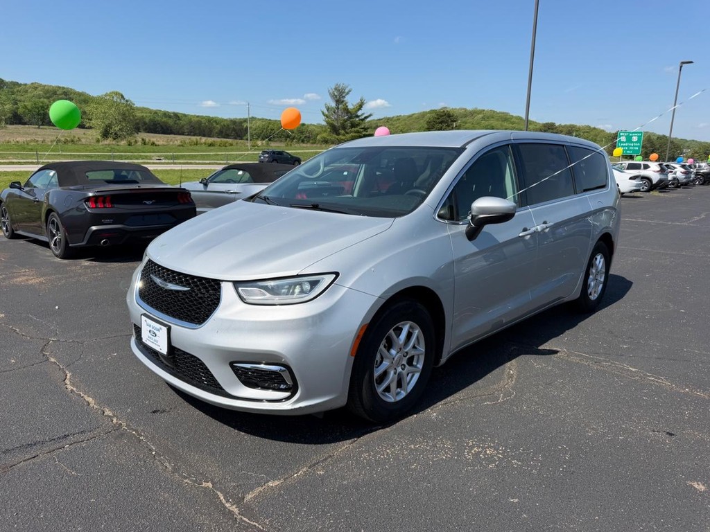 Chrysler Pacifica Vehicle Full-screen Gallery Image 08