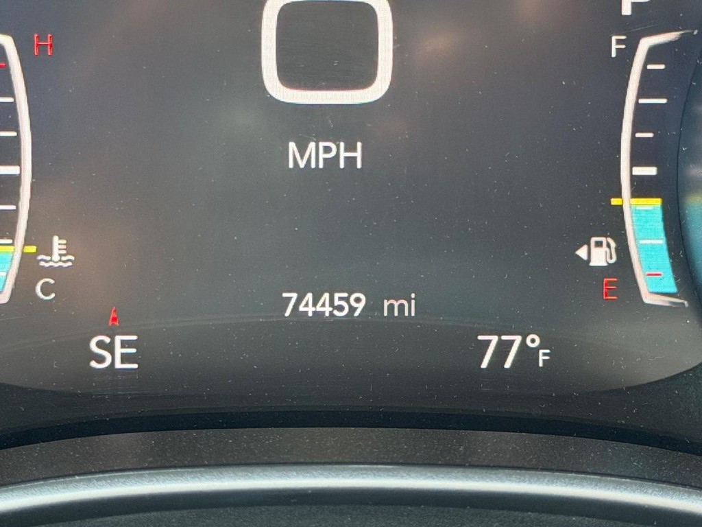 Chrysler Pacifica Vehicle Full-screen Gallery Image 24