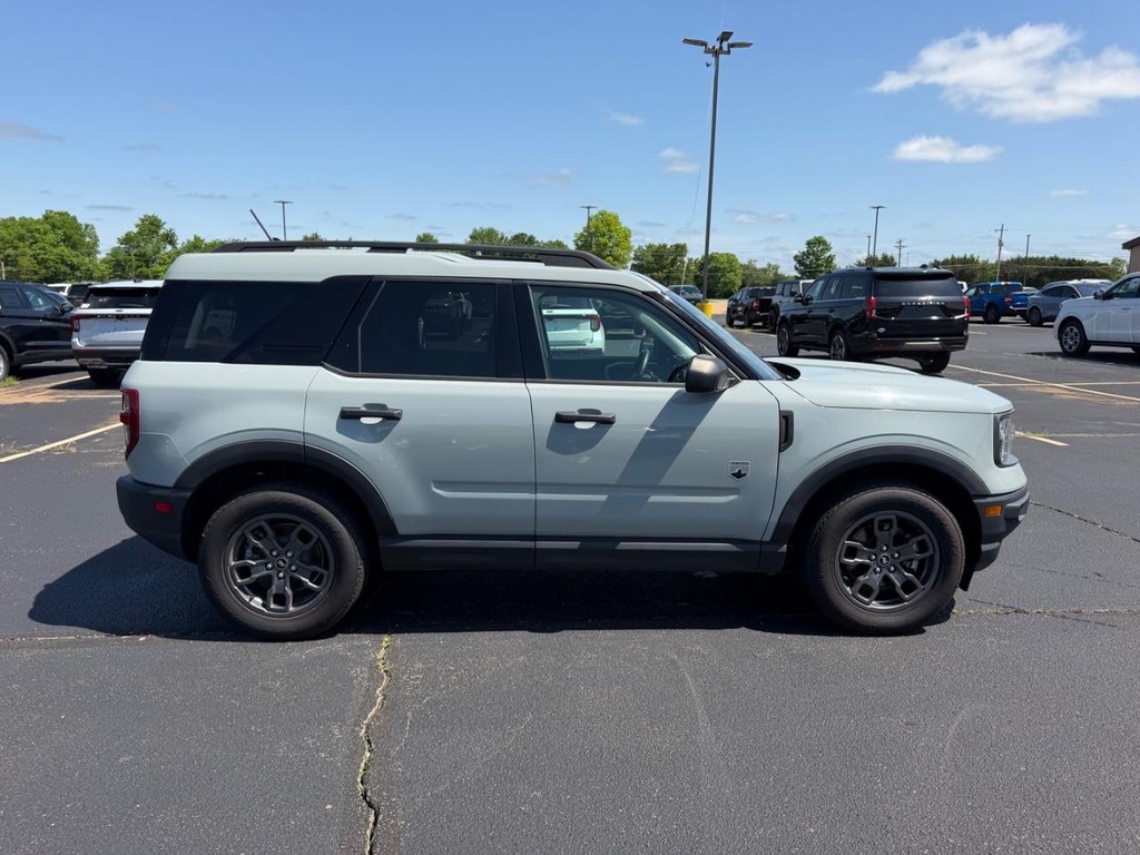 Ford Bronco Sport Vehicle Full-screen Gallery Image 02