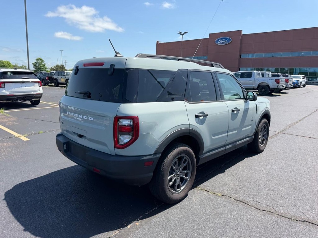 Ford Bronco Sport Vehicle Full-screen Gallery Image 03