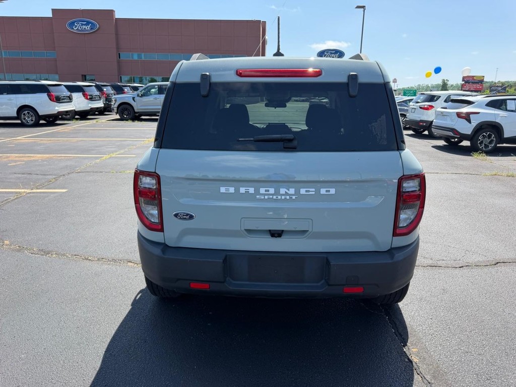 Ford Bronco Sport Vehicle Full-screen Gallery Image 04