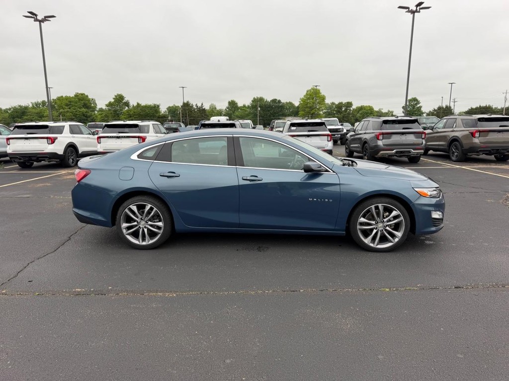 Chevrolet Malibu Vehicle Full-screen Gallery Image 02