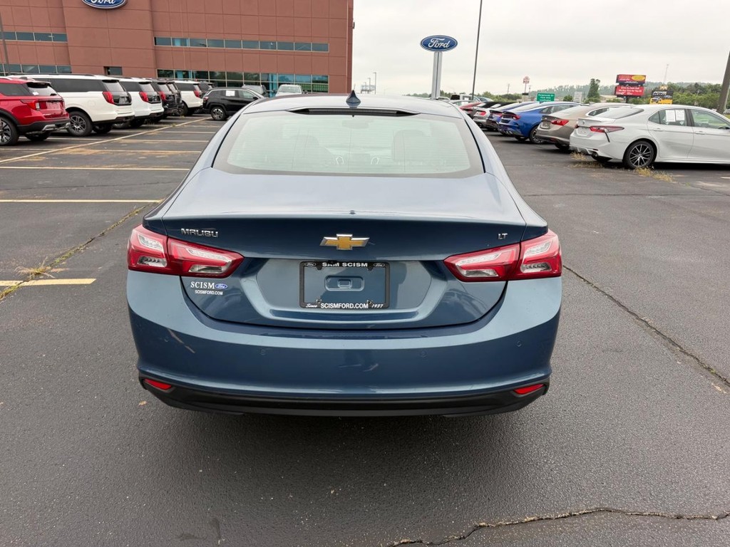 Chevrolet Malibu Vehicle Full-screen Gallery Image 04