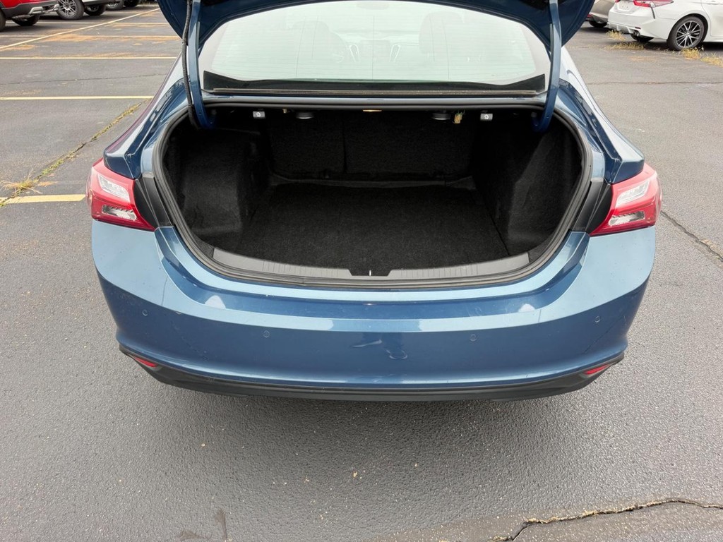 Chevrolet Malibu Vehicle Full-screen Gallery Image 05