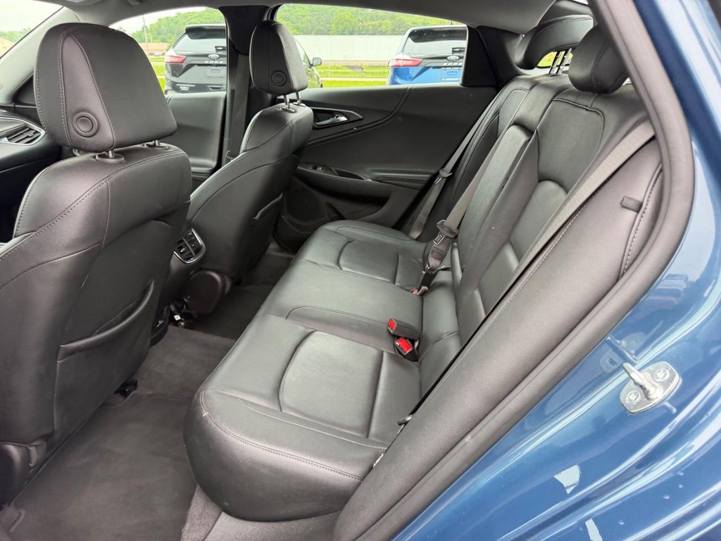Chevrolet Malibu Vehicle Full-screen Gallery Image 09
