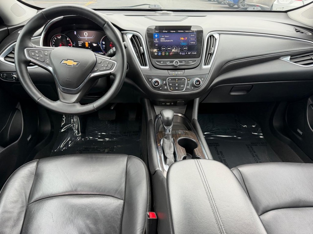 Chevrolet Malibu Vehicle Full-screen Gallery Image 10