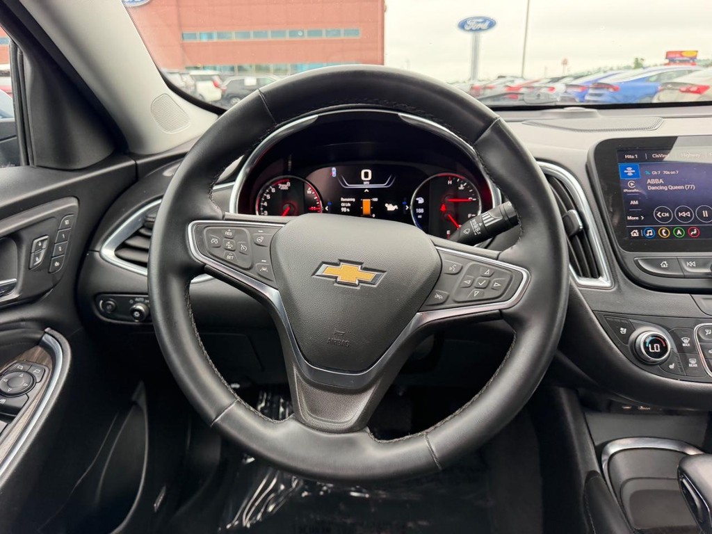 Chevrolet Malibu Vehicle Full-screen Gallery Image 11