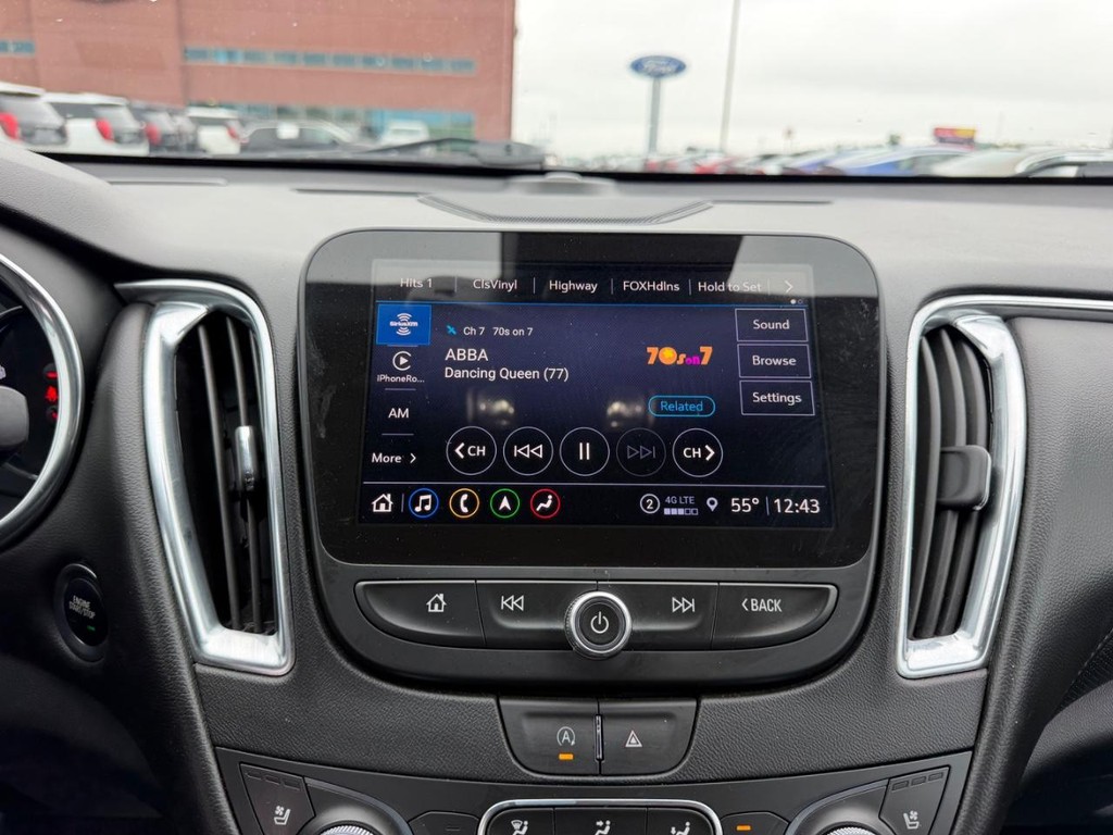 Chevrolet Malibu Vehicle Full-screen Gallery Image 14