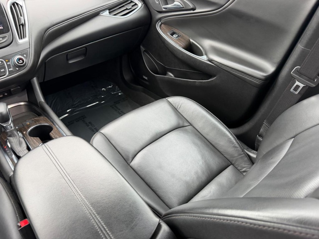 Chevrolet Malibu Vehicle Full-screen Gallery Image 17