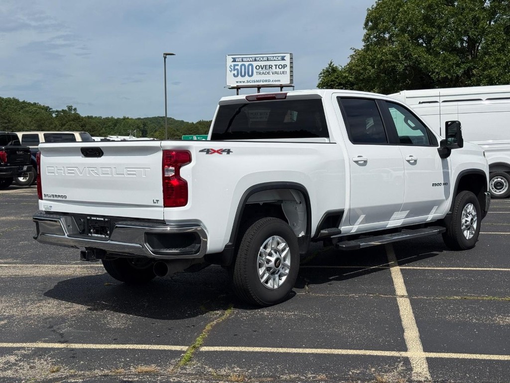 Chevrolet Silverado 2500HD Vehicle Full-screen Gallery Image 03