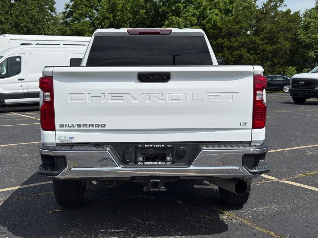 Chevrolet Silverado 2500HD Vehicle Full-screen Gallery Image 04