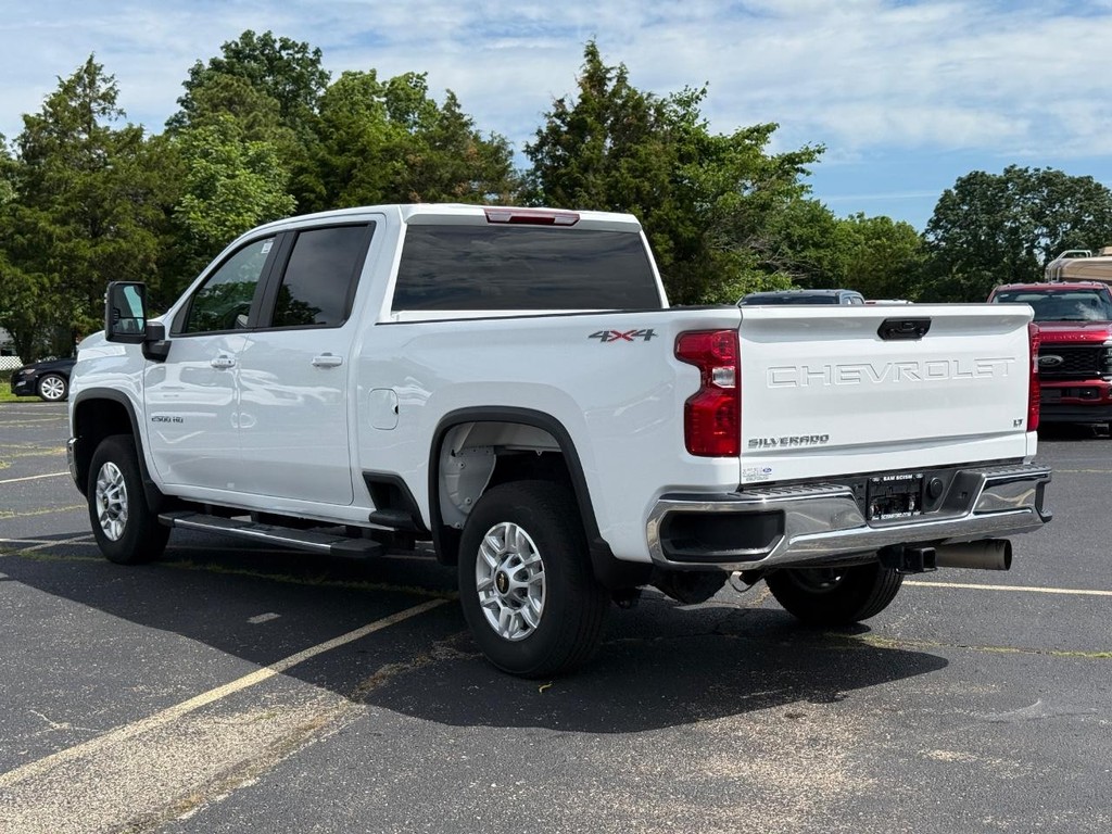 Chevrolet Silverado 2500HD Vehicle Full-screen Gallery Image 05