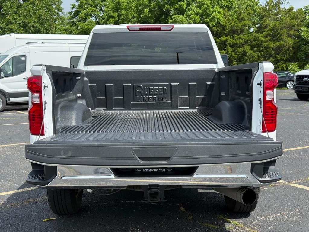 Chevrolet Silverado 2500HD Vehicle Full-screen Gallery Image 06