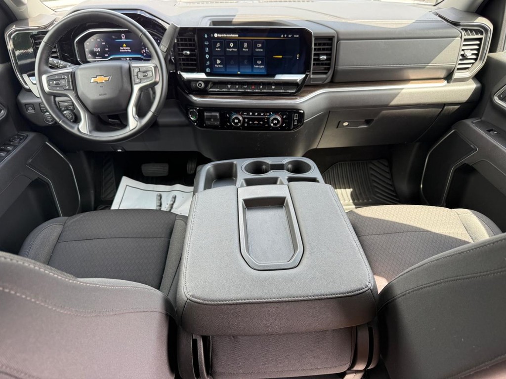 Chevrolet Silverado 2500HD Vehicle Full-screen Gallery Image 11