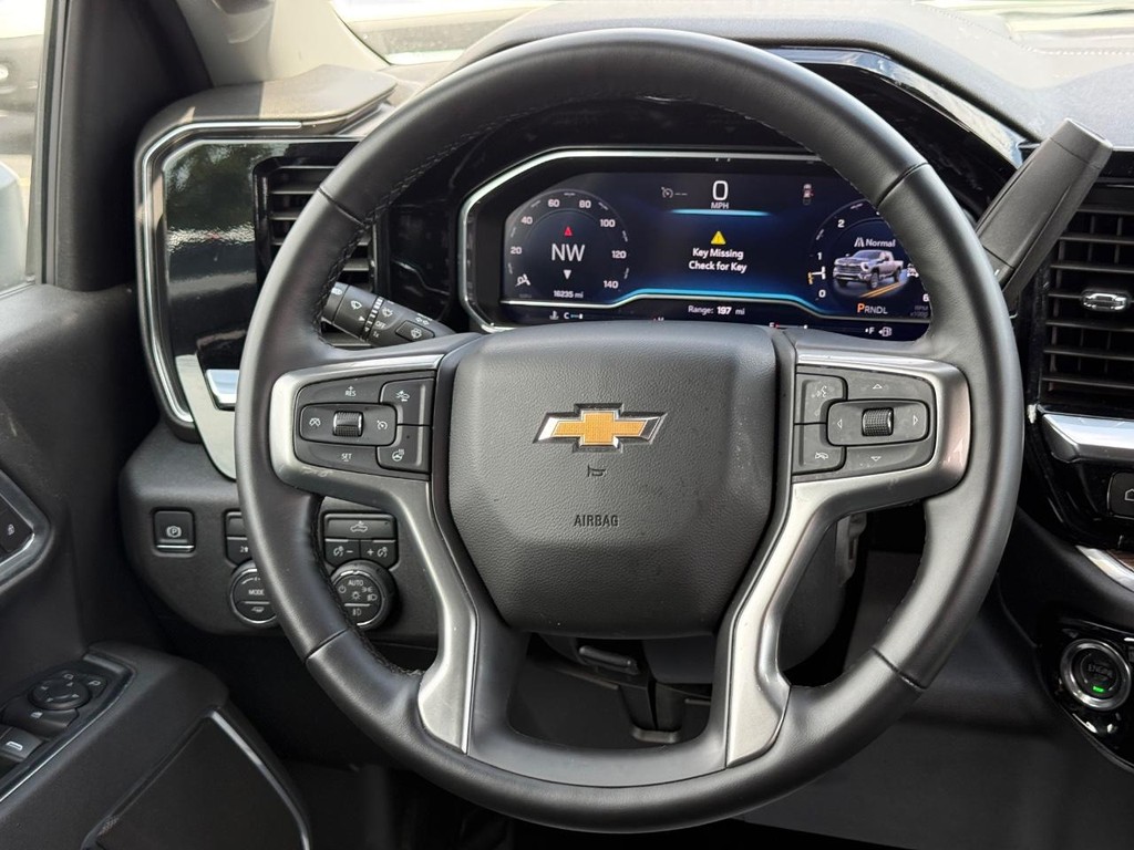 Chevrolet Silverado 2500HD Vehicle Full-screen Gallery Image 12