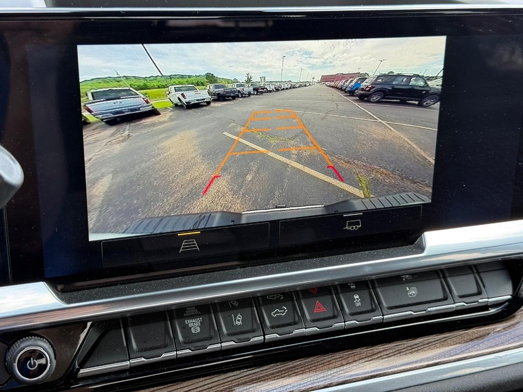 Chevrolet Silverado 2500HD Vehicle Full-screen Gallery Image 16