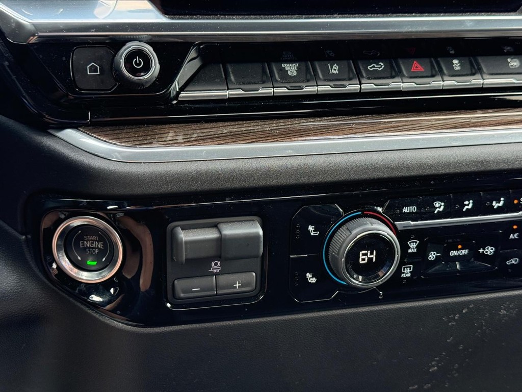 Chevrolet Silverado 2500HD Vehicle Full-screen Gallery Image 17