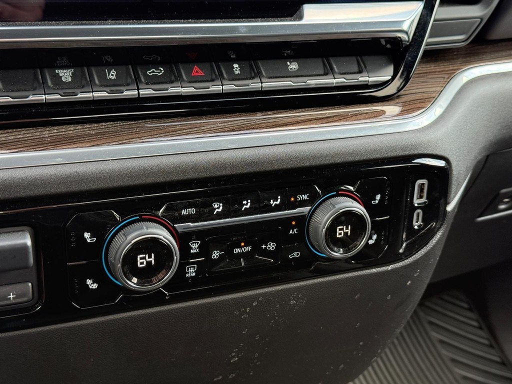 Chevrolet Silverado 2500HD Vehicle Full-screen Gallery Image 18