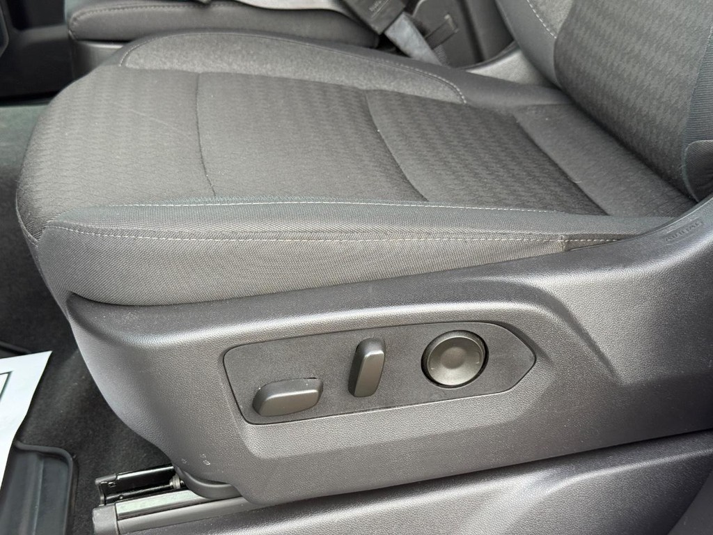 Chevrolet Silverado 2500HD Vehicle Full-screen Gallery Image 23