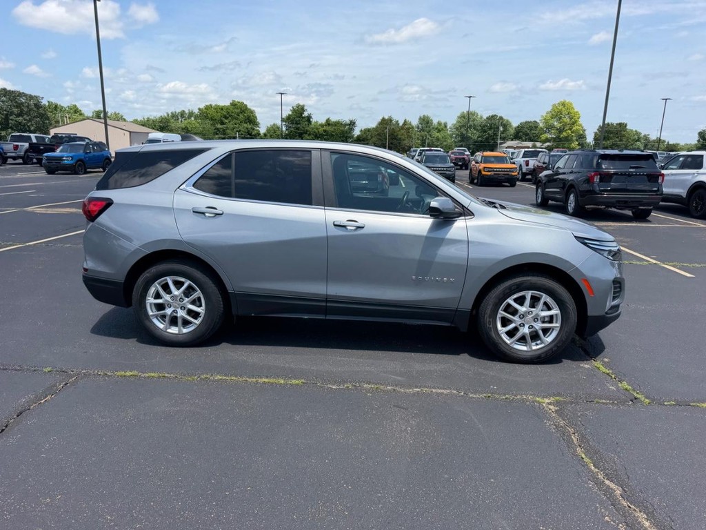 Chevrolet Equinox Vehicle Full-screen Gallery Image 02