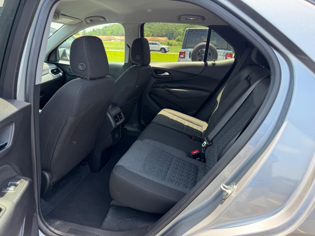 Chevrolet Equinox Vehicle Full-screen Gallery Image 10