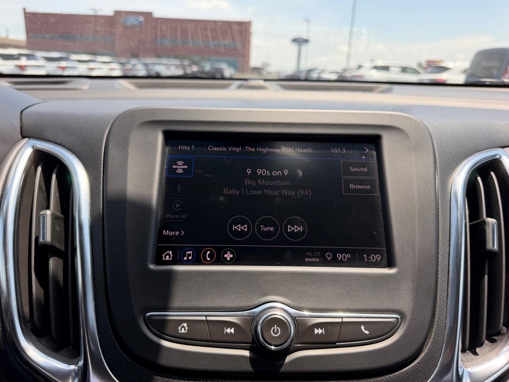 Chevrolet Equinox Vehicle Full-screen Gallery Image 15