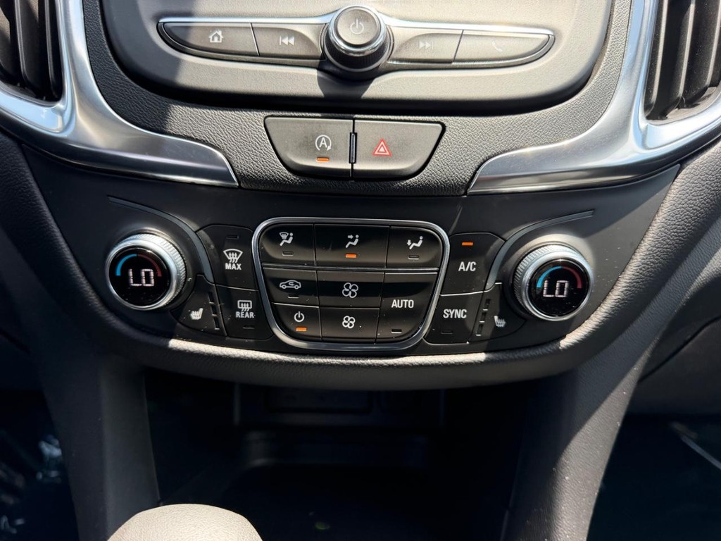 Chevrolet Equinox Vehicle Full-screen Gallery Image 16