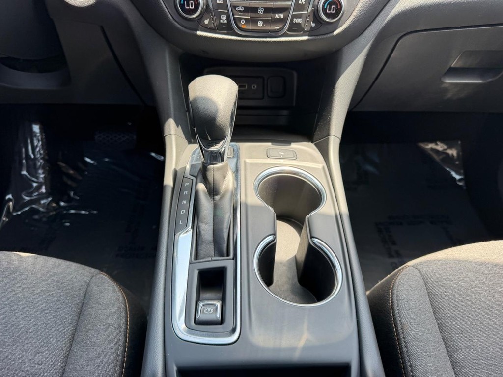 Chevrolet Equinox Vehicle Full-screen Gallery Image 17