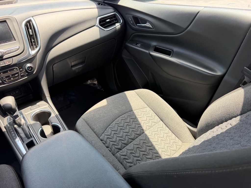 Chevrolet Equinox Vehicle Full-screen Gallery Image 18
