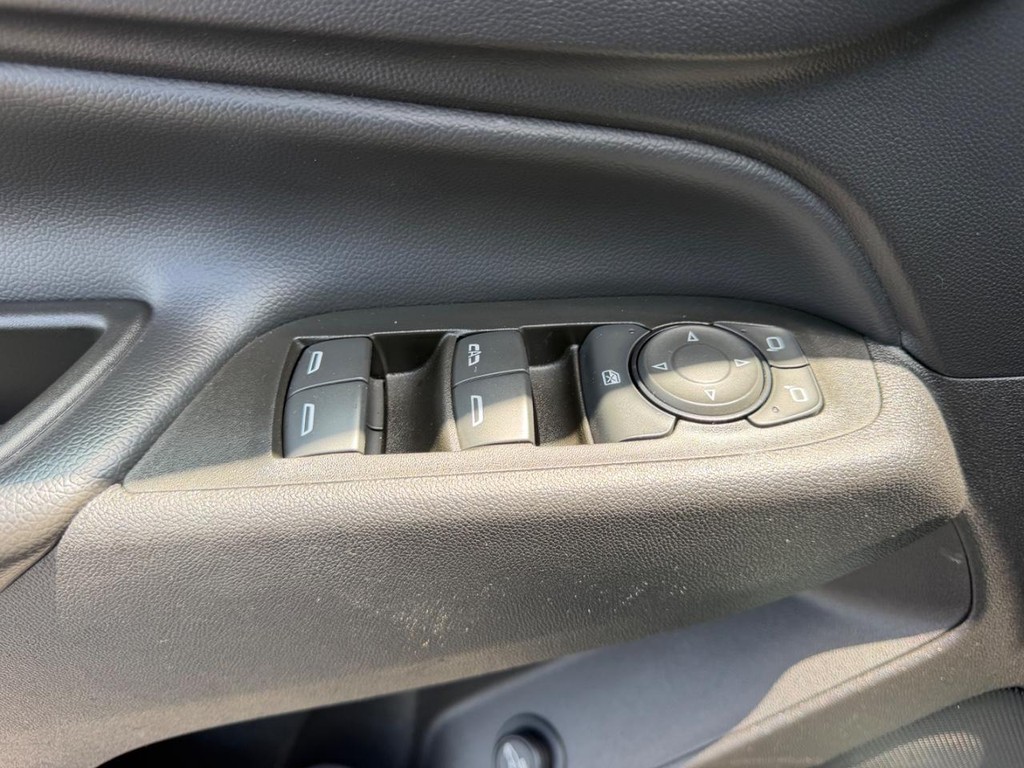 Chevrolet Equinox Vehicle Full-screen Gallery Image 19