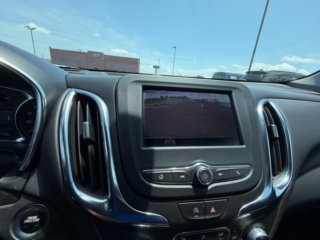 Chevrolet Equinox Vehicle Full-screen Gallery Image 22