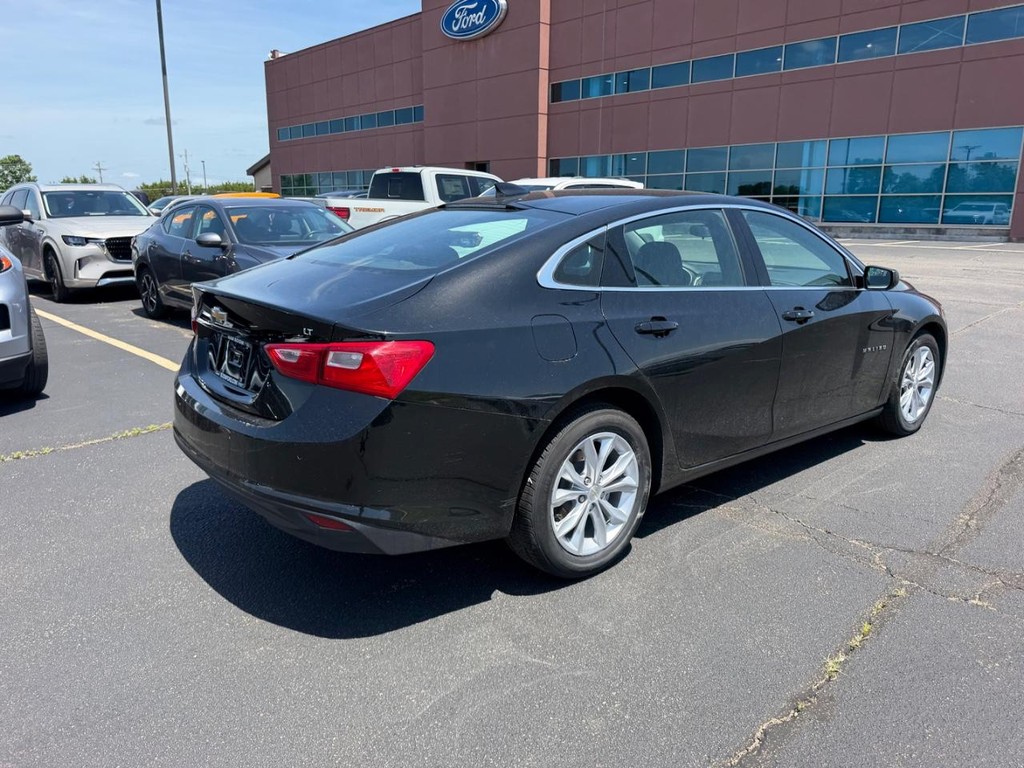 Chevrolet Malibu Vehicle Full-screen Gallery Image 03