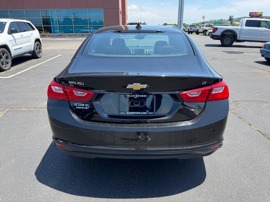 Chevrolet Malibu Vehicle Full-screen Gallery Image 04