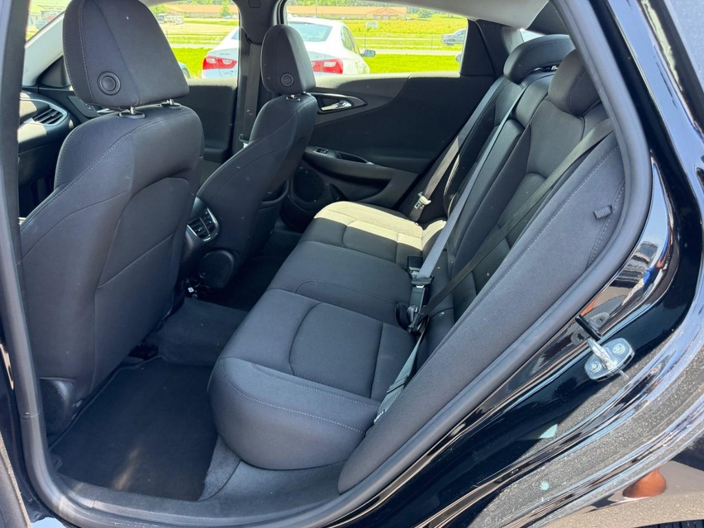 Chevrolet Malibu Vehicle Full-screen Gallery Image 09