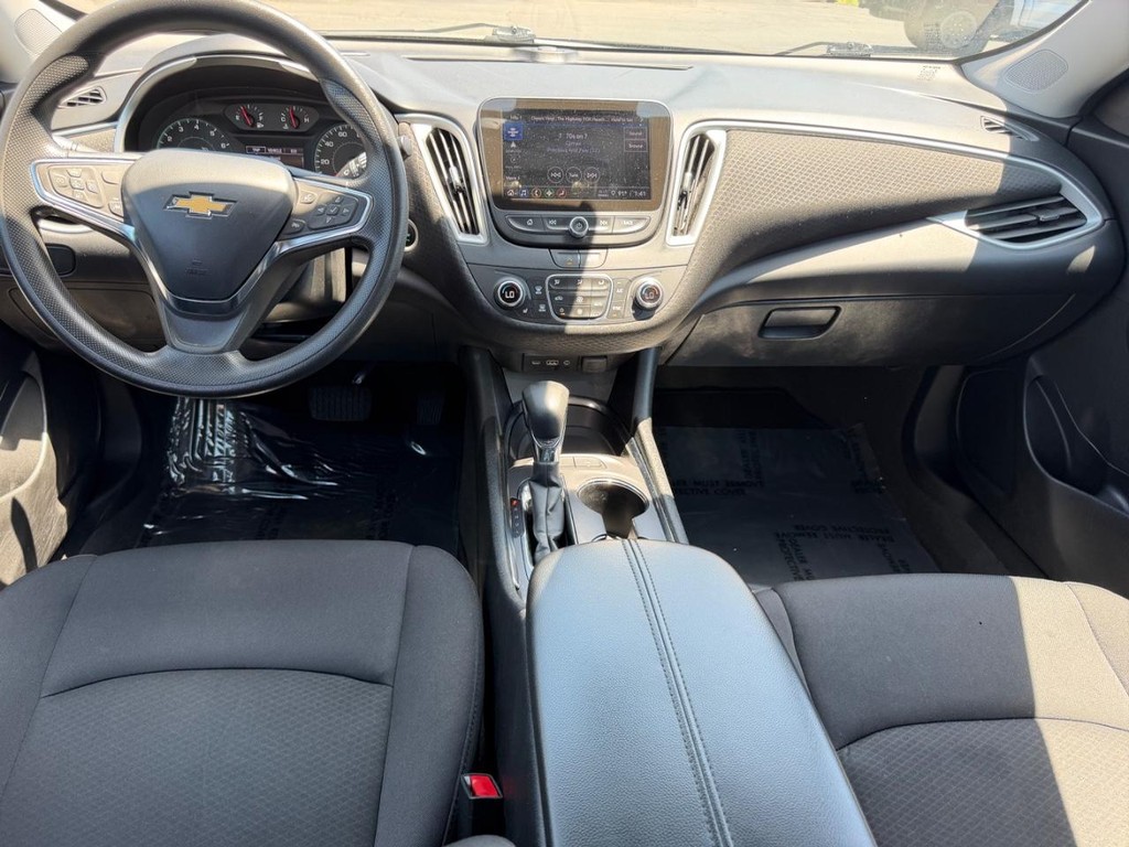 Chevrolet Malibu Vehicle Full-screen Gallery Image 10