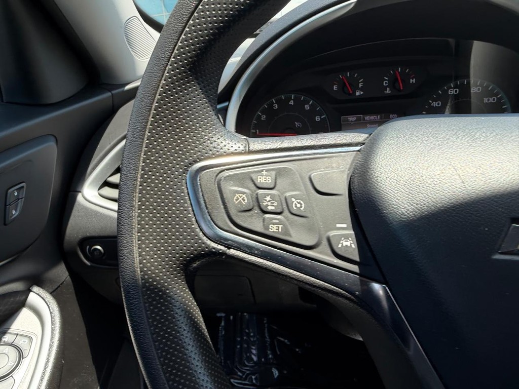 Chevrolet Malibu Vehicle Full-screen Gallery Image 12