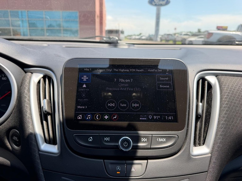 Chevrolet Malibu Vehicle Full-screen Gallery Image 14