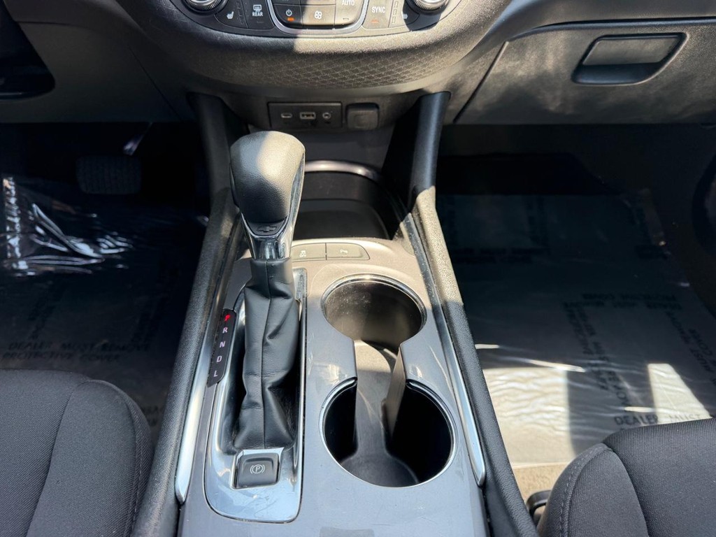 Chevrolet Malibu Vehicle Full-screen Gallery Image 16