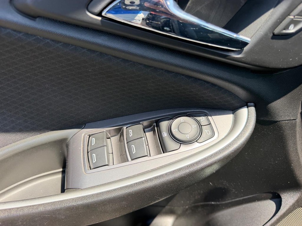 Chevrolet Malibu Vehicle Full-screen Gallery Image 18