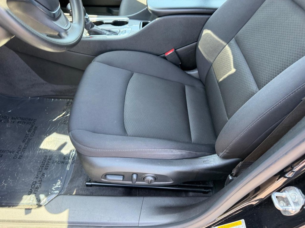 Chevrolet Malibu Vehicle Full-screen Gallery Image 19