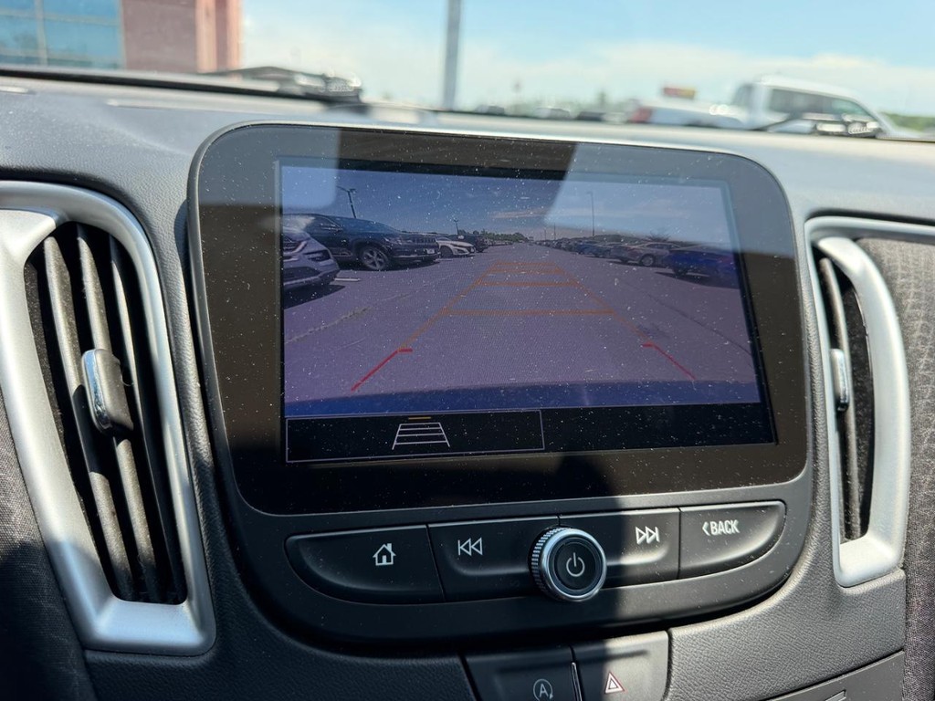 Chevrolet Malibu Vehicle Full-screen Gallery Image 21