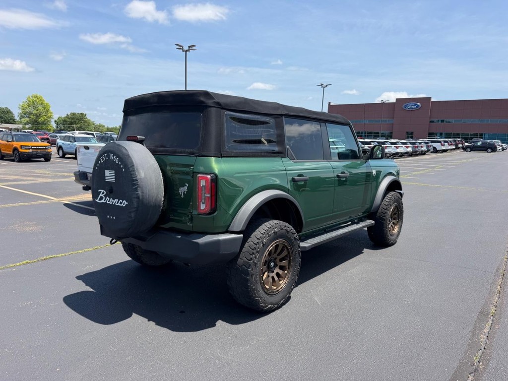Ford Bronco Vehicle Full-screen Gallery Image 03