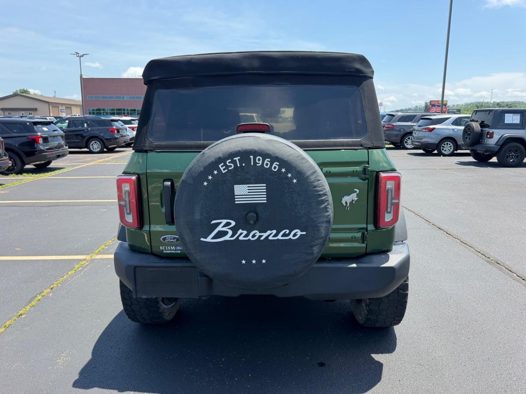Ford Bronco Vehicle Full-screen Gallery Image 04