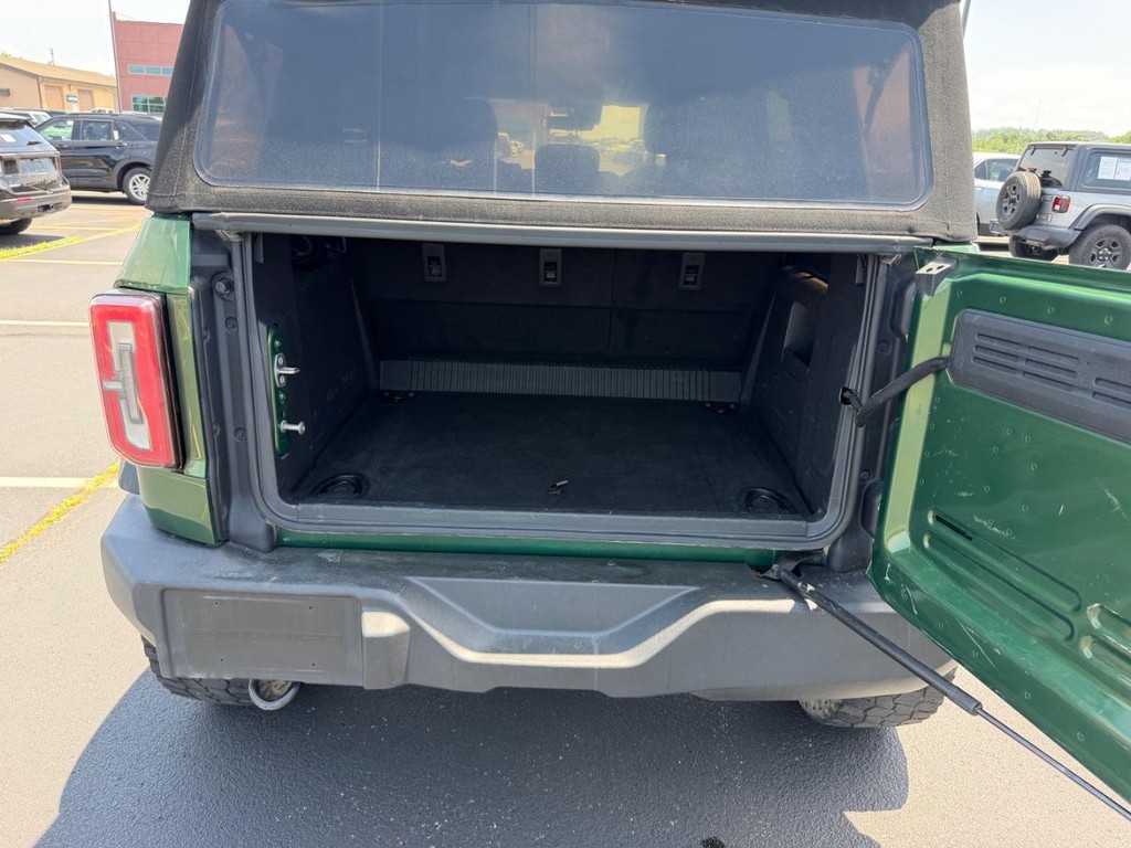 Ford Bronco Vehicle Full-screen Gallery Image 05