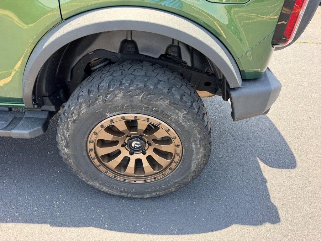 Ford Bronco Vehicle Full-screen Gallery Image 07