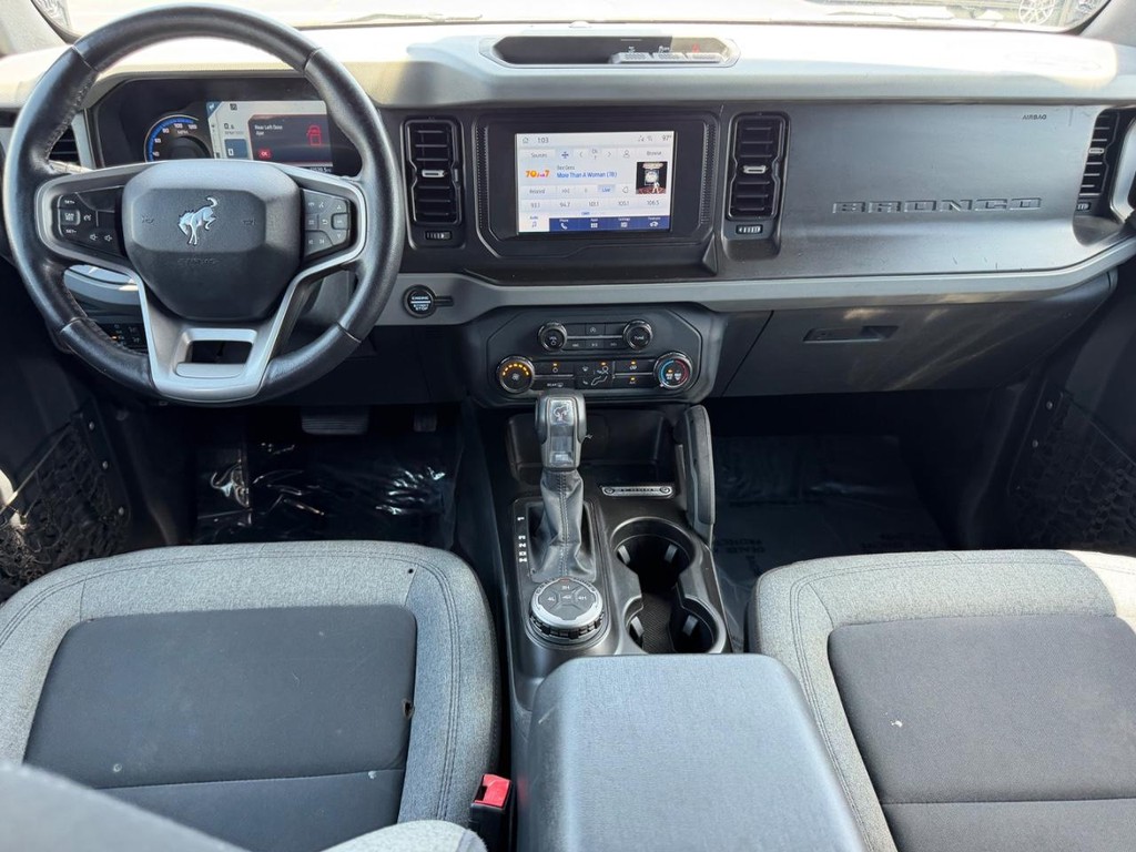 Ford Bronco Vehicle Full-screen Gallery Image 11
