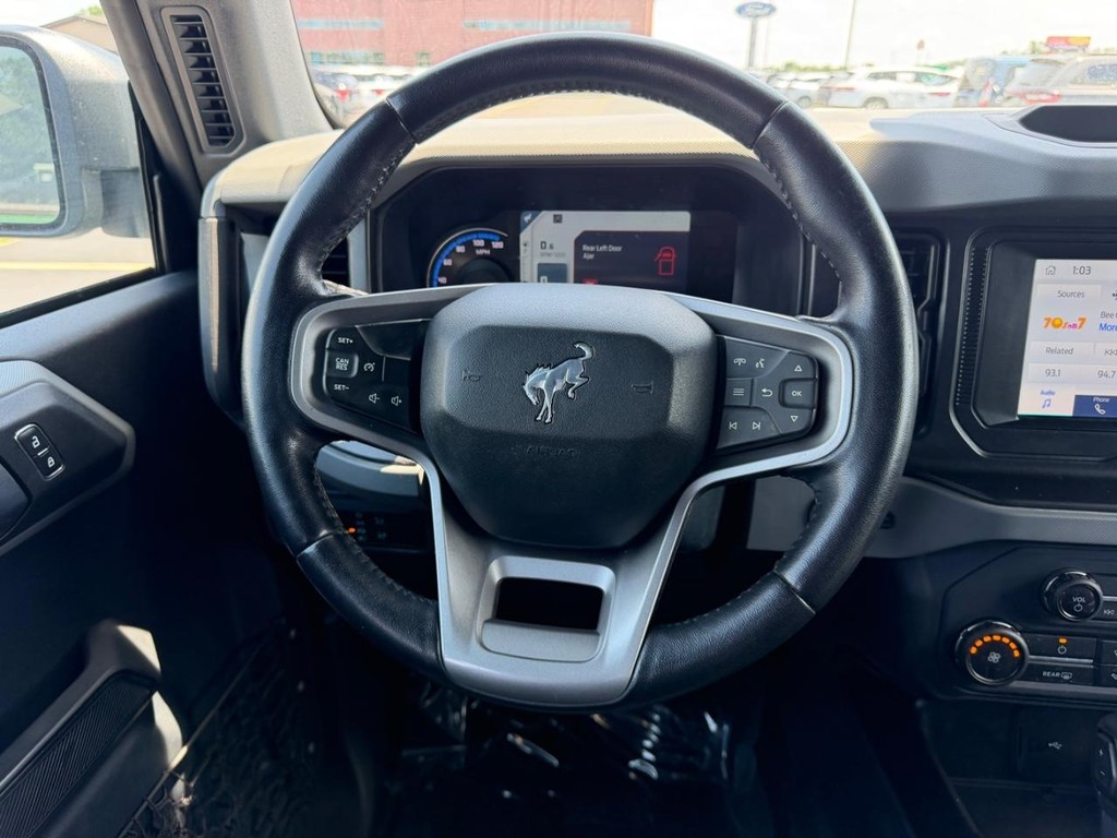 Ford Bronco Vehicle Full-screen Gallery Image 12