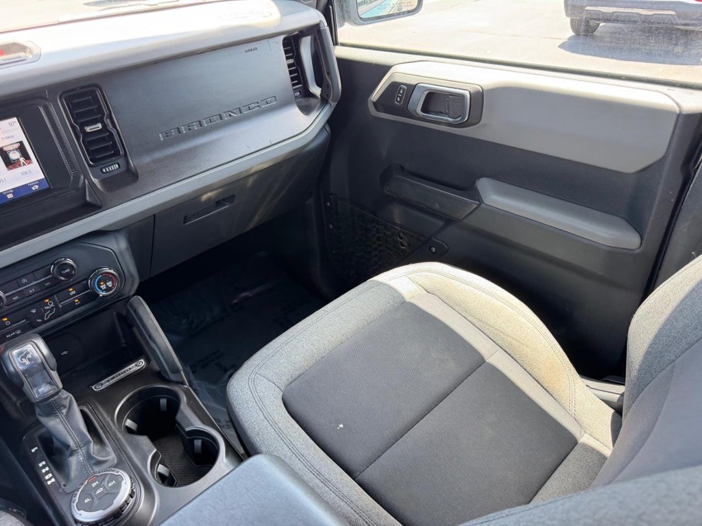 Ford Bronco Vehicle Full-screen Gallery Image 19